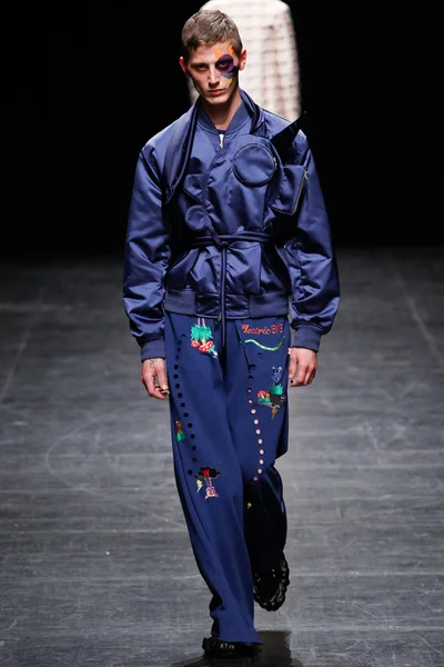 Look 25